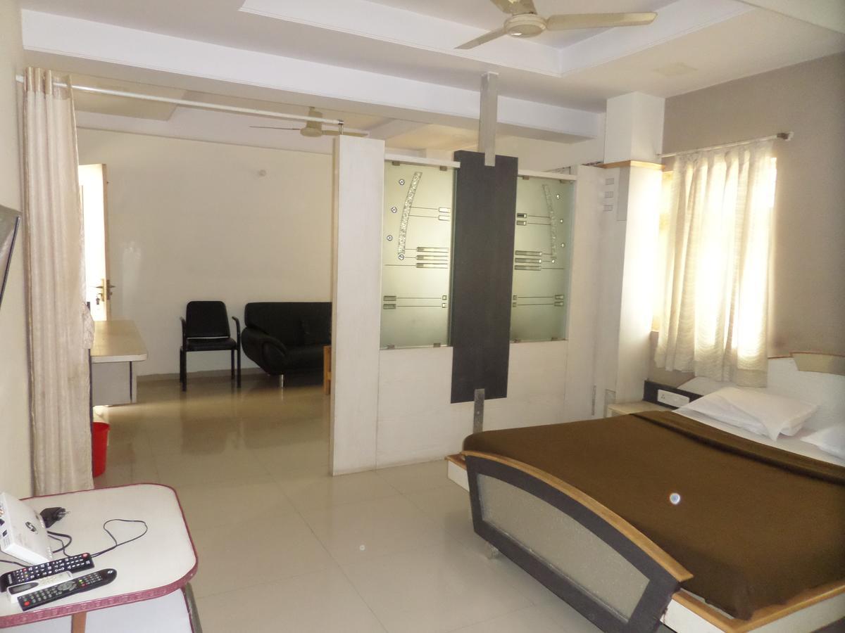 Hotel Sadanand Sāngli Exterior foto
